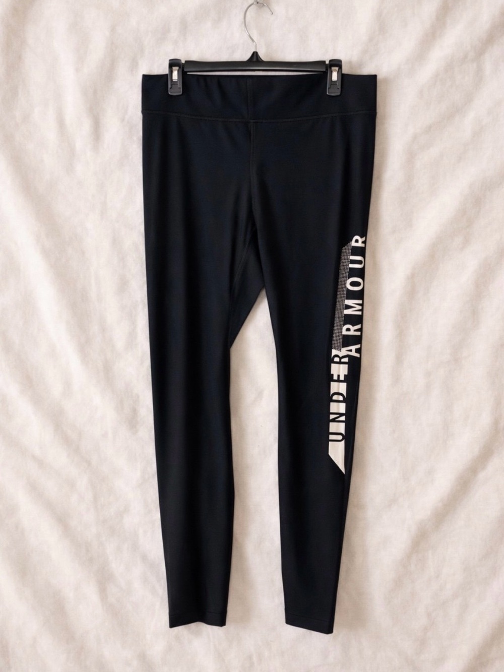 Under Armour HeatGear Compression Leggings Women’s XL Black Graphic -worn once